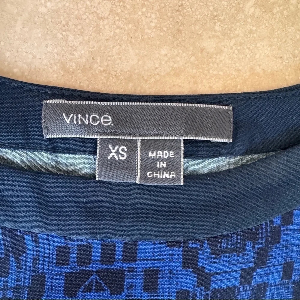 Vince Blue Geometric Print Round Neck Short Sleeve Silk Womens Size XS Pullover
